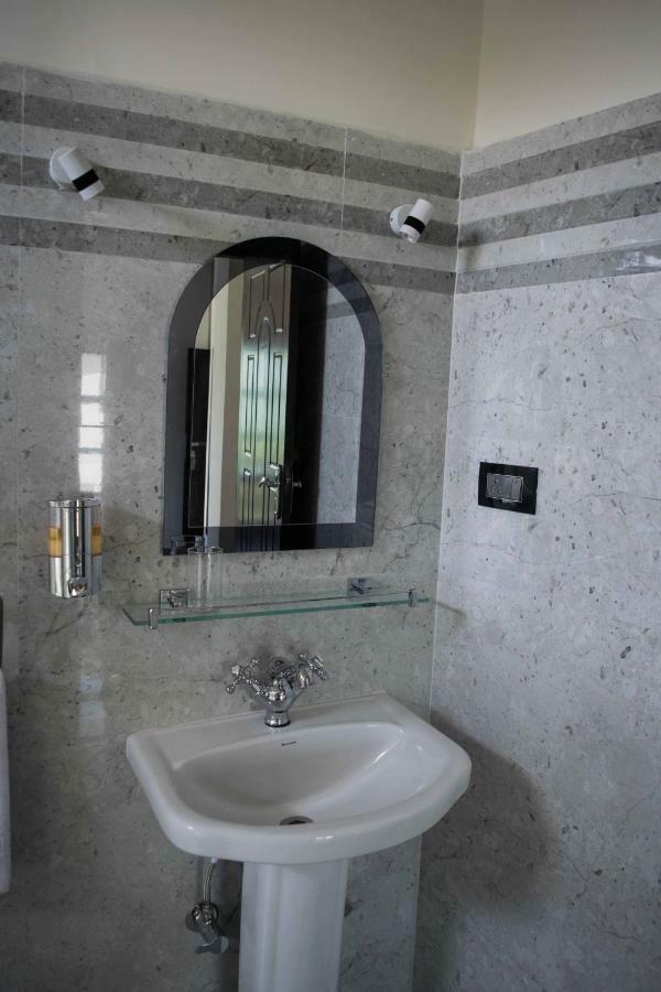 Da Blanche Hotel Shillong Buitenkant foto